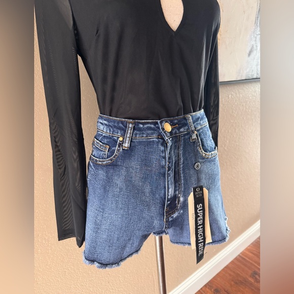 Dark Wash Stretchy Denim High-Waisted Women's Shorts - Picture 9 of 10